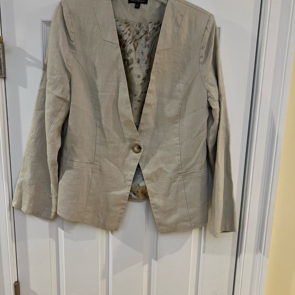 Ladies Size Large "For Cynthia" Light Tan Blazer GUC ❤️
